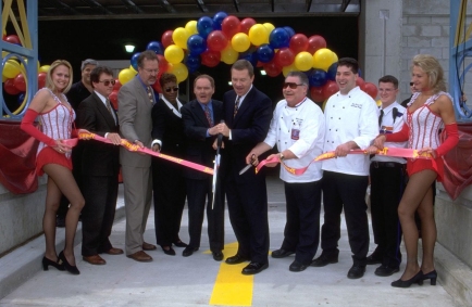 photo of a ribbon cutting ceremony