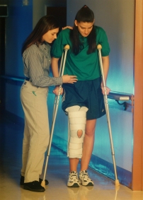 photo of a lady with a knee injury